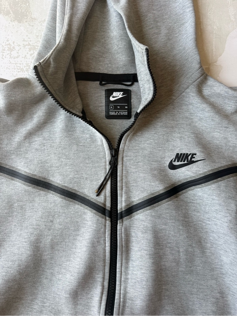 Nike Men’s Gray Full-Zip Performance Hoodie Jacket - Picture 2 of 5